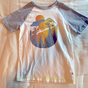 Boys short-sleeve shirt with mountain scene - white & grey; size 8; Tommy Bahama